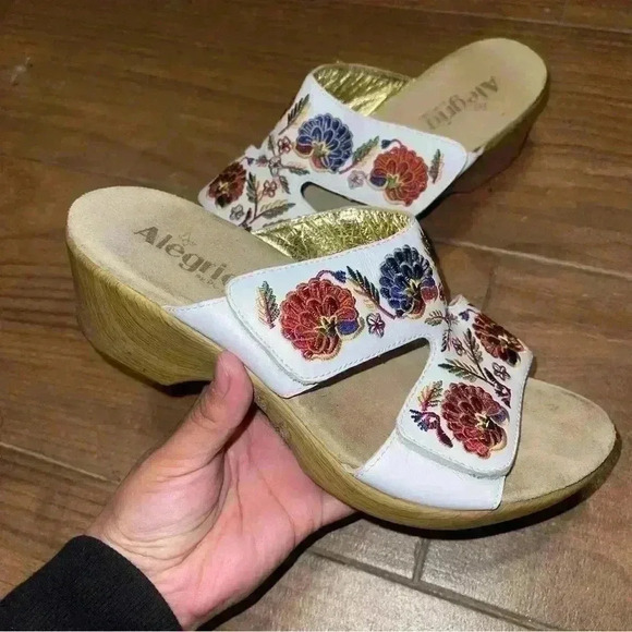 Alegria Linn White Embroidered Wedge Sandals Sz 40/9 - Picture 1 of 7